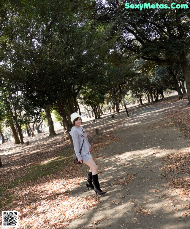 Urumi Narumi - Pofotos Cross Legged No.e13eb2