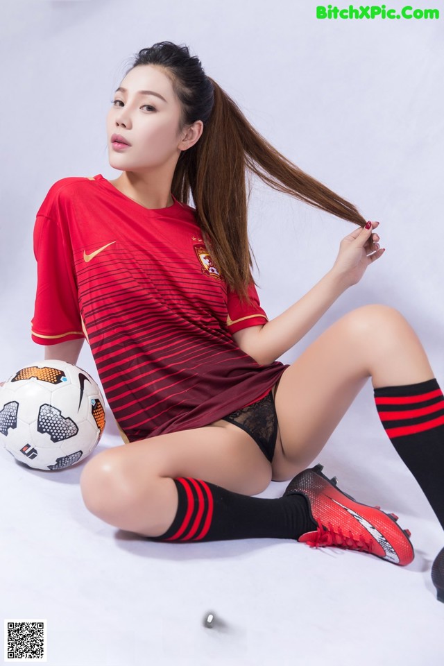 TouTiao 2017-02-22: Model Zhou Yu Ran (周 予 然) (26 photos) No.6082ca